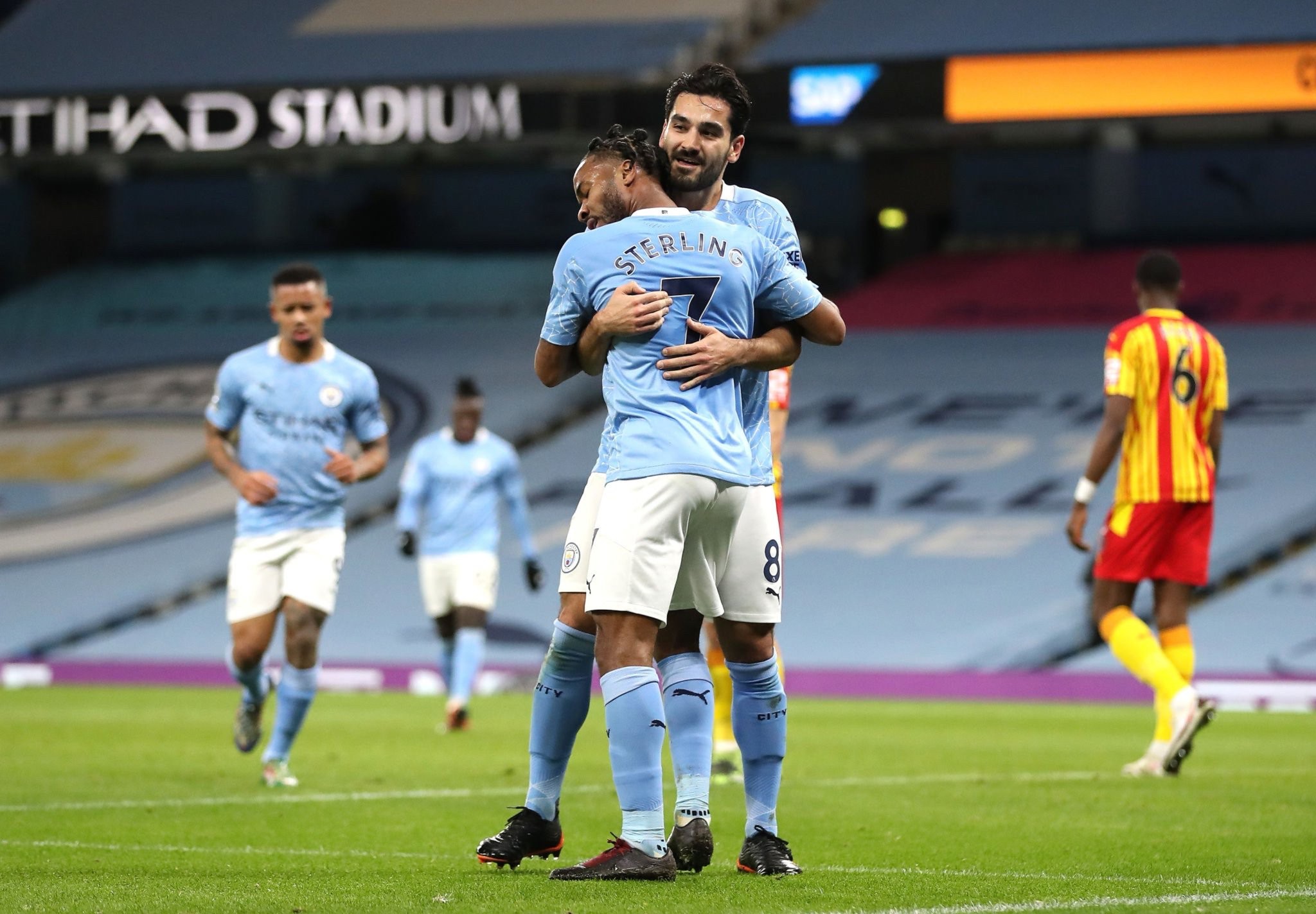 出過於偏激 出過於偏激